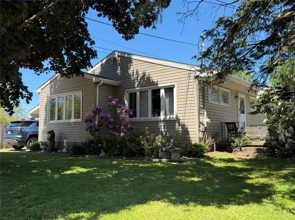 2402 E 43rd St, Erie, PA 16510