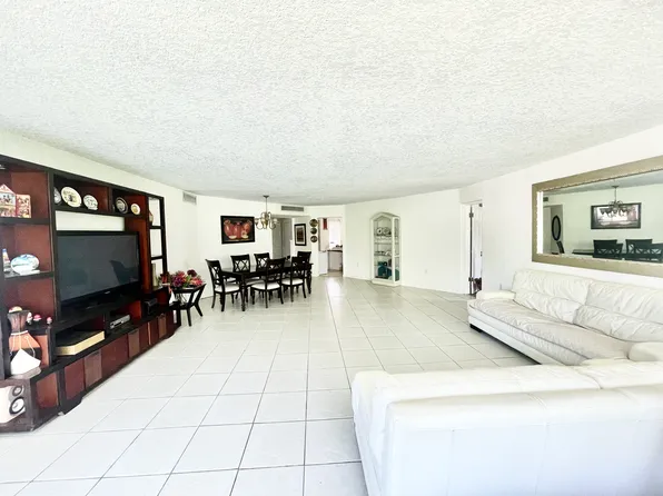 1201 NE 191st St #204, Miami, FL 33179