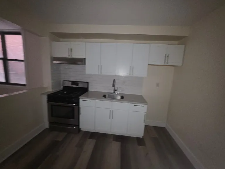 358-360 S Orange Ave #2R — Photo 8