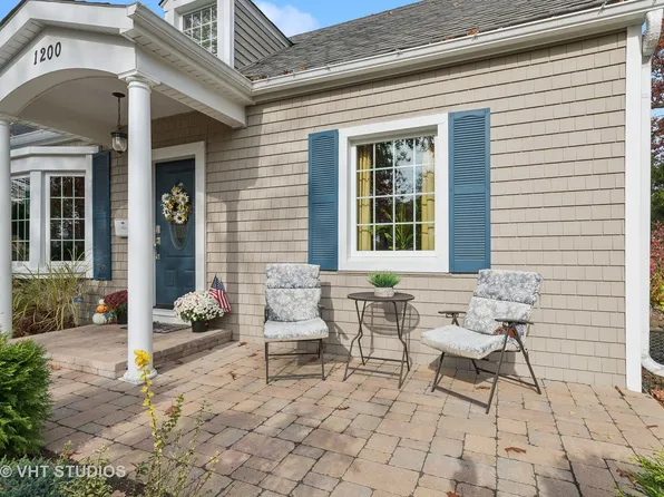 1200 Vernon Dr, Glenview, IL 60025