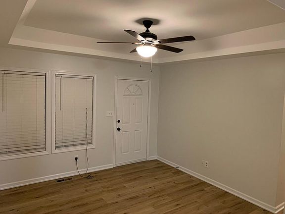 3rd image of 428 Sandburg Dr