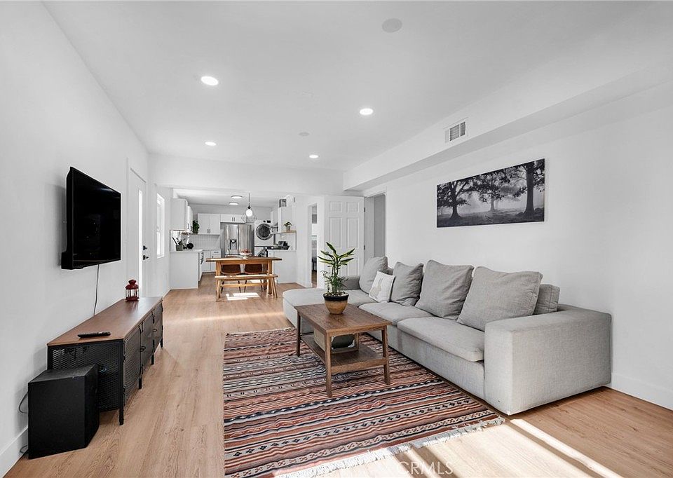 1st image of 3131 Hyde Park Blvd