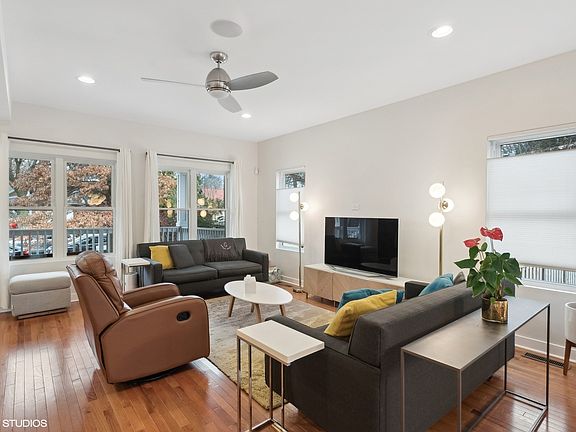2nd image of 1141 Dewey Ave