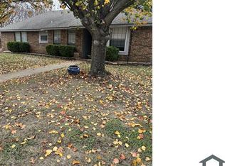 829 Andalusia Trl, Desoto, TX 75115