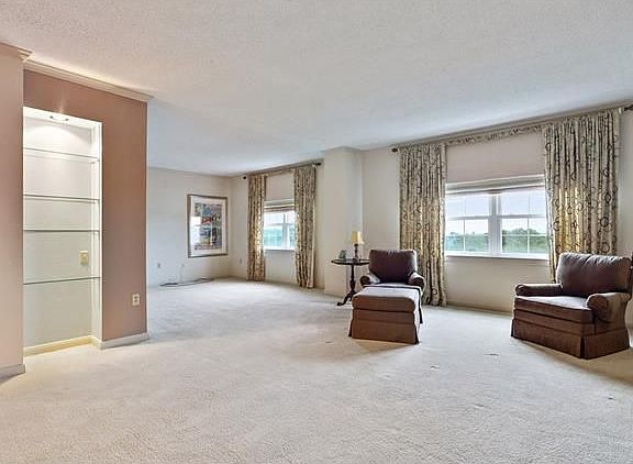 4th image of 1750 St Charles Ave Ph F