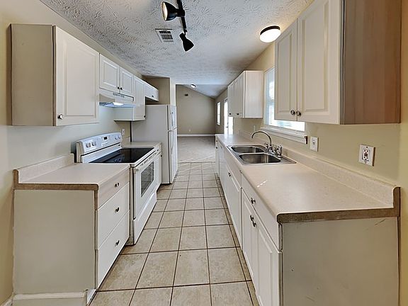 5th image of 97 Royce Dr