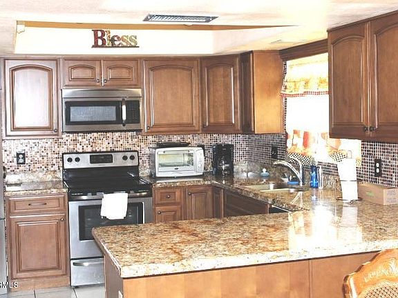 3rd image of 1829 E Ardmore Dr