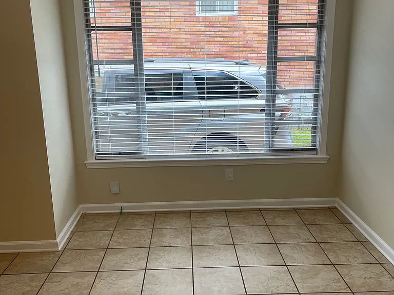 1124 LIVING ROOM