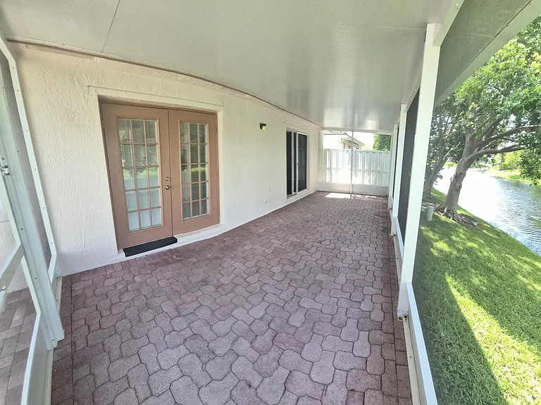 7306 NW 1st Mnr — Photo 6