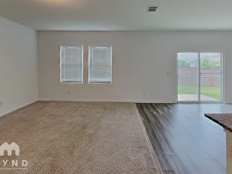 5924 Pearl Mdw — Photo 2