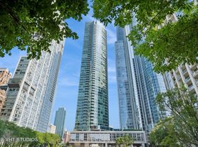 1201 S Prairie Ave