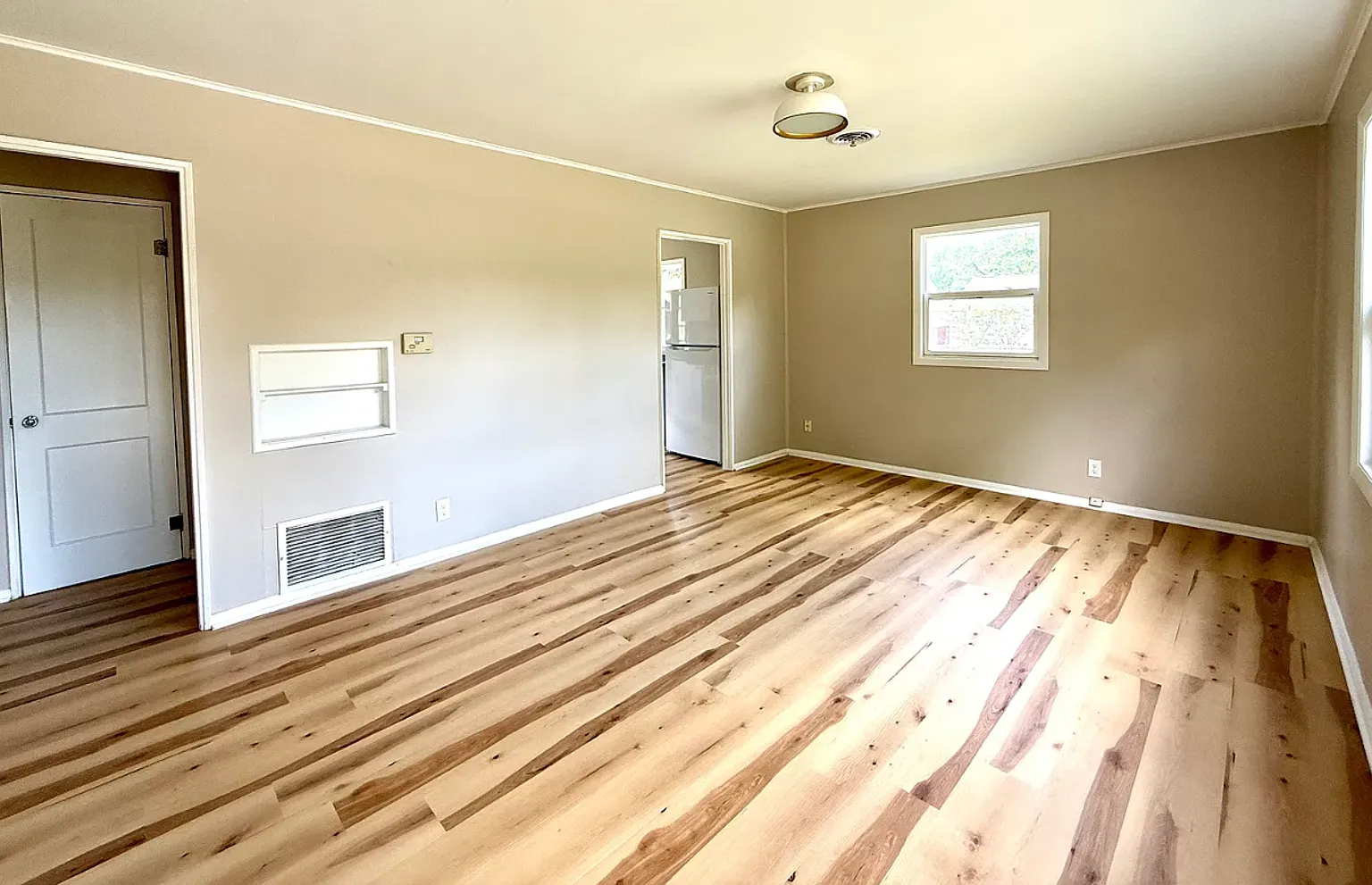 Sun-Filled 2BR Home on Corner Lot with Spacious Garage — Photo 2