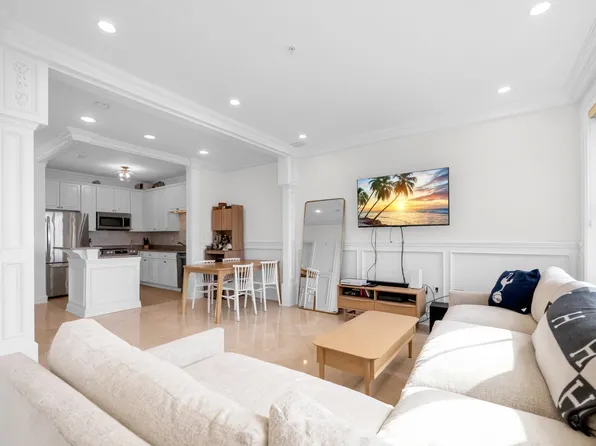 22 Avenue At Port Imperial image 3 of 31