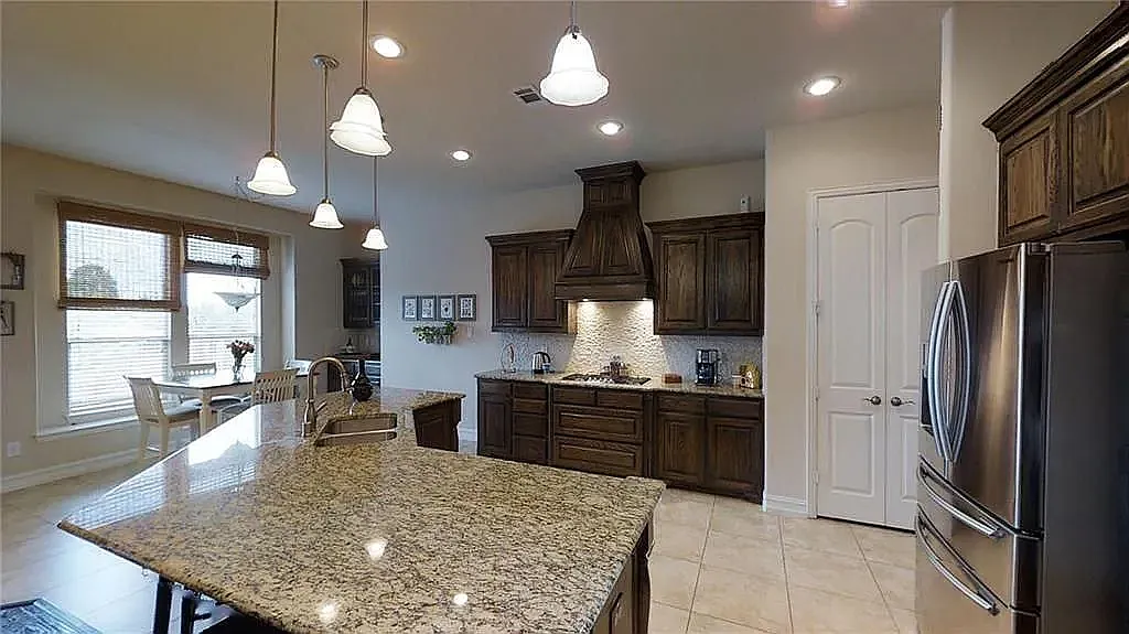 4 bed, 3.5 bath, 3444 sqft, $4,700 — Photo 2