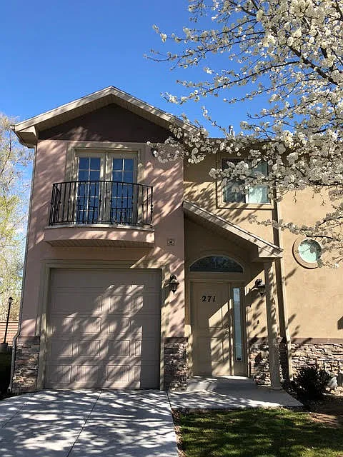 271 E Ailee Ln