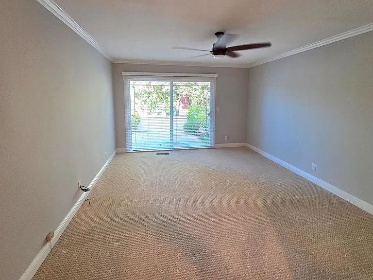 565 Rolling Hills Ln — Photo 11