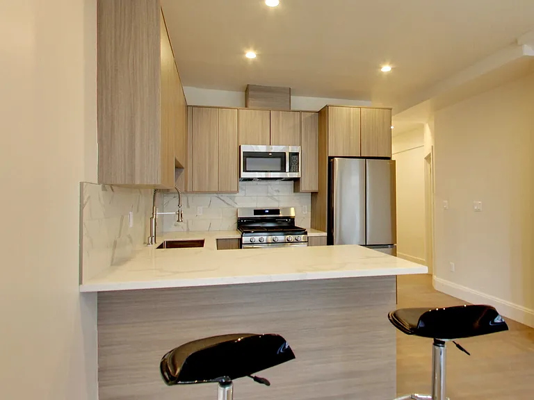 1050 Pine St #4 — Photo 6
