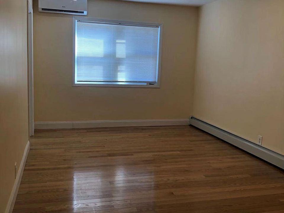 2nd image of 5942 160th St Floor 1