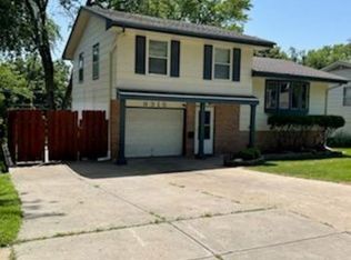 9315 Meadow Dr, Omaha, NE 68114