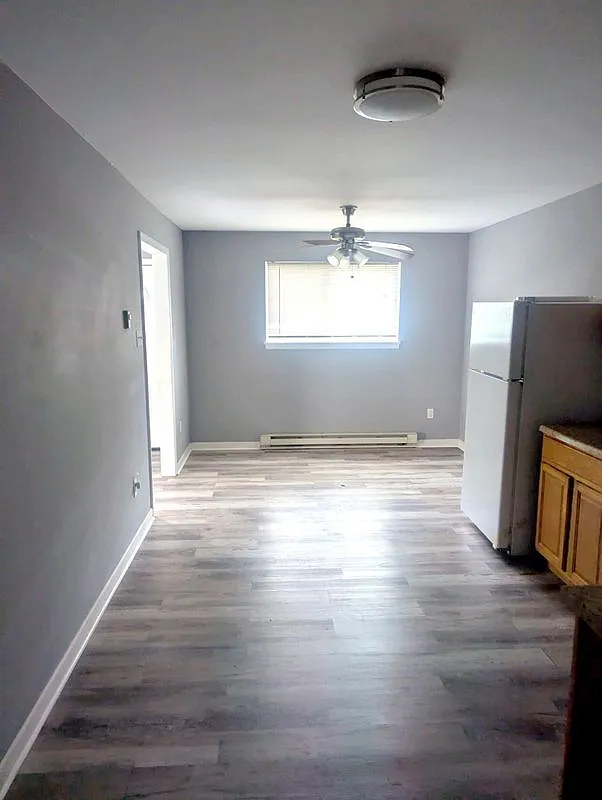 3 bed, 1.0 bath, 1300 sqft, $1,800 — Photo 4