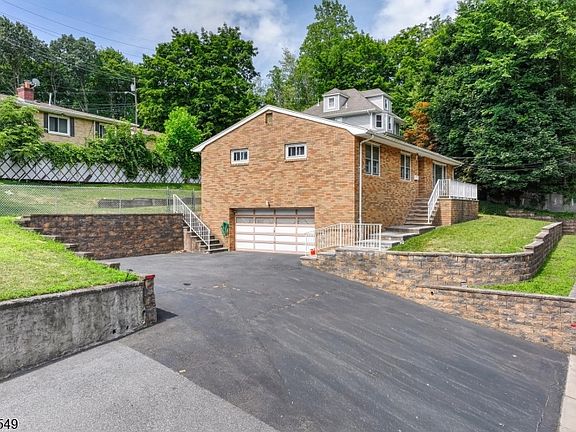 3rd image of 176 Pompton Rd