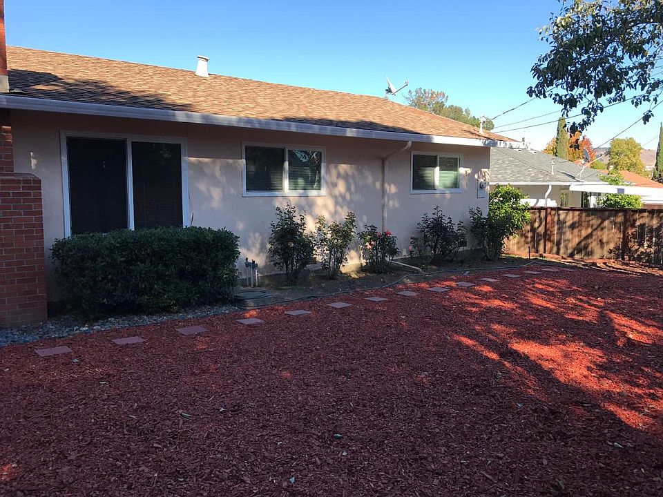 2nd image of 1917 Sereno Dr