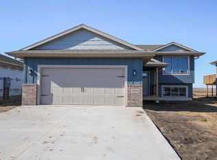 2805 S Lana Dr, Sioux Falls, SD 57106