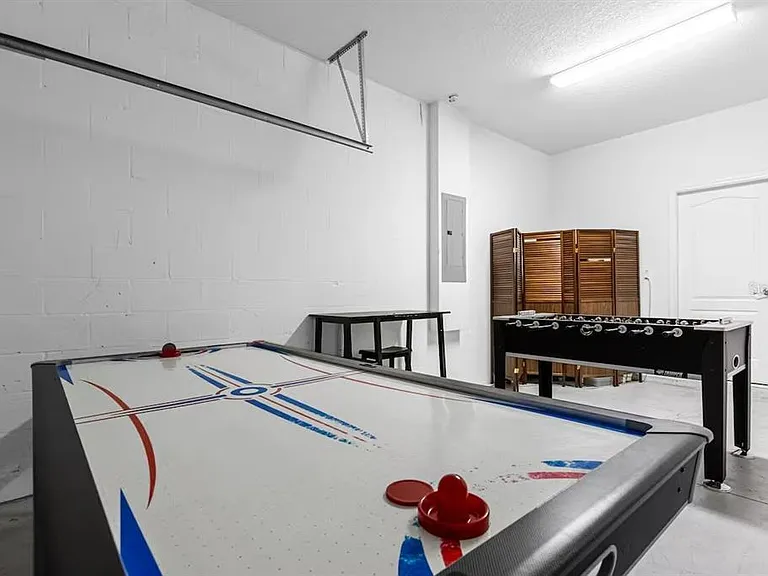 8802 Bamboo Palm Ct — Photo 37