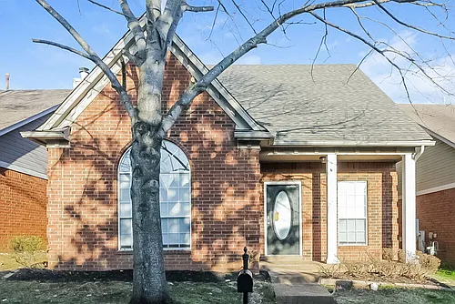 600 Ashley Glen Cir W Photo 1
