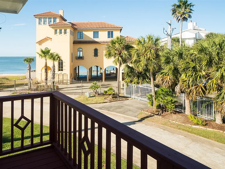 16619 Bayfront Dr — Photo 16