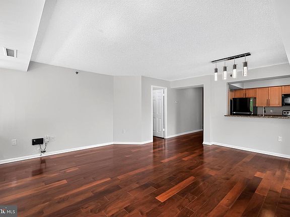 4th image of 10101 Grosvenor Pl APT 305
