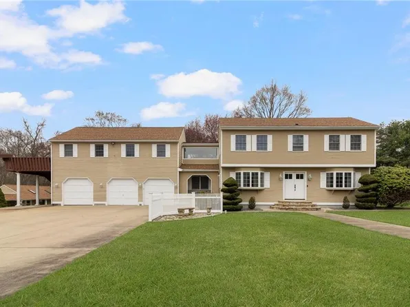 99 Blackstone Ave, Warwick, RI 02889