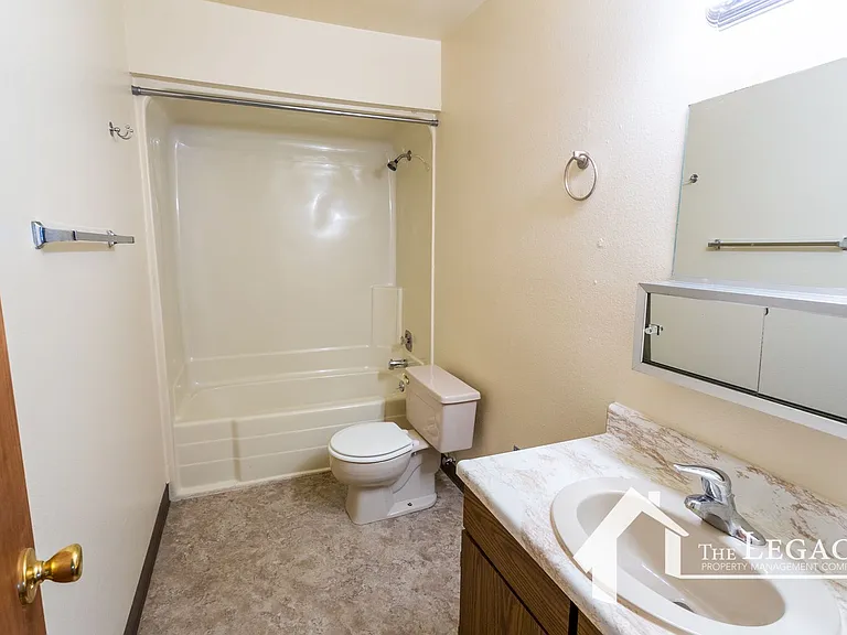 431 S Jefferson St — Photo 3