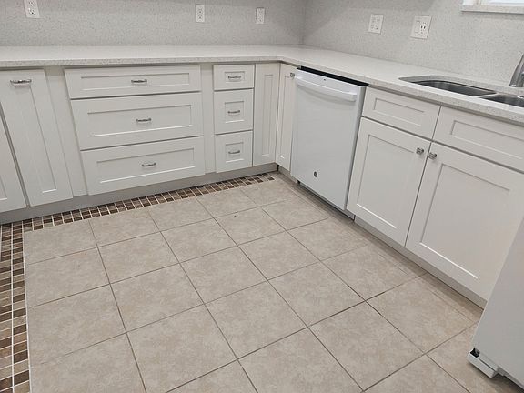3rd image of 3295 Buckland St