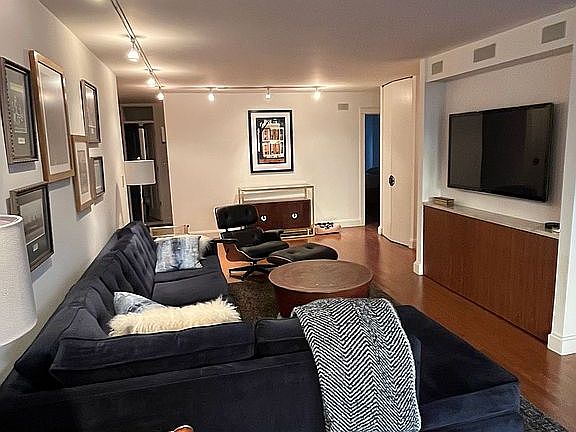 5th image of 16 W 16th St APT 6SN