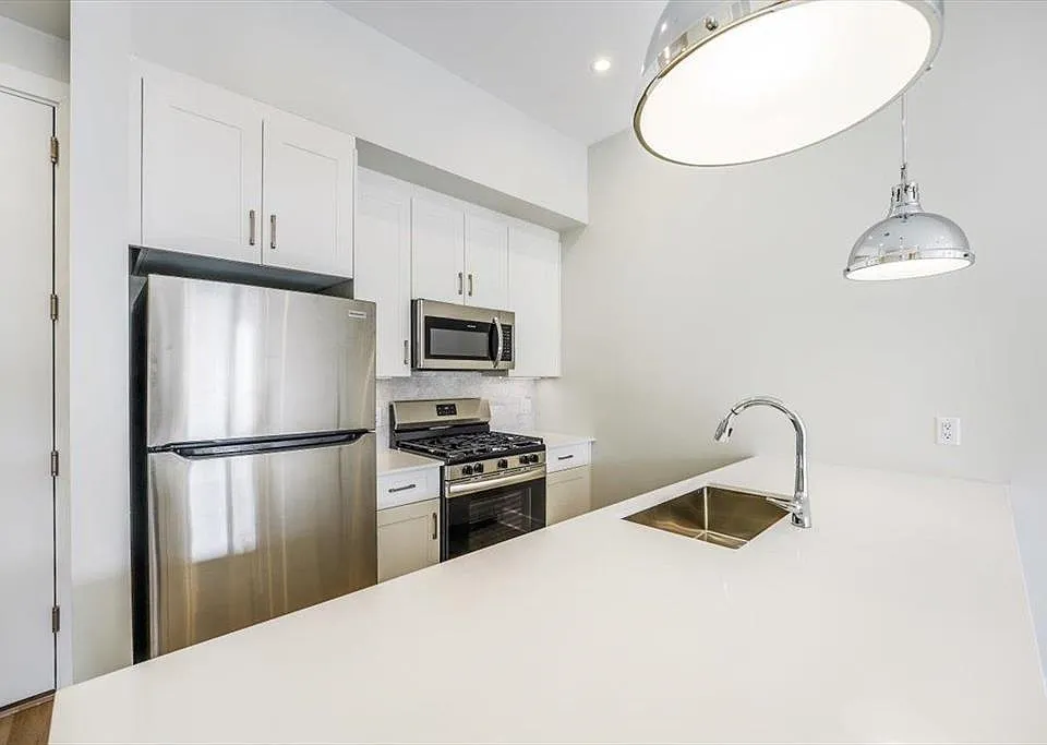 667-665 Grand St #208