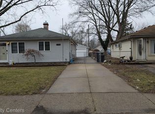 18285 Deering St, Livonia, MI 48152