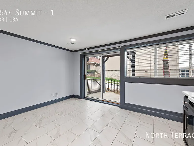 4544 Summit St #1 — Photo 4
