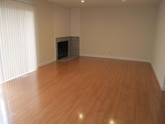 2nd image of 483 La Conner Dr APT 1