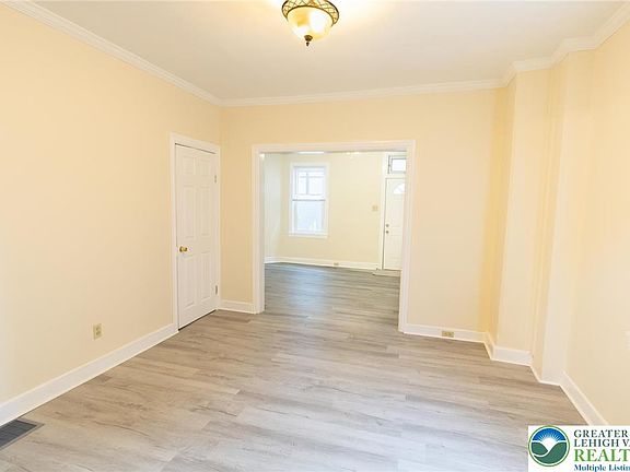 5th image of 32 W Raspberry St
