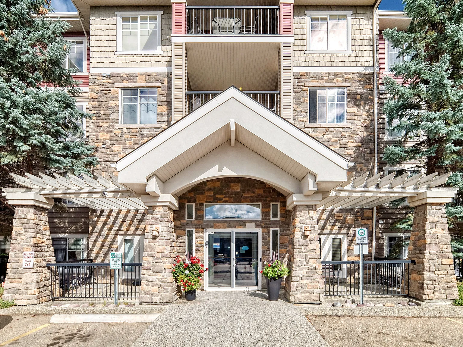 2 bed, 925 sqft, $1,550 — Photo 1