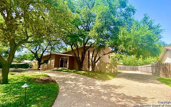 3rd image of 116 Trillium Ln