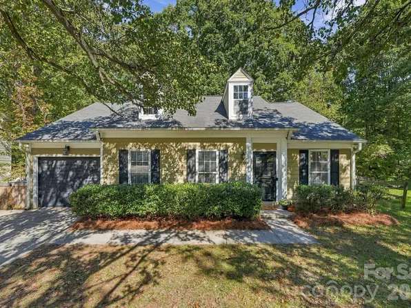 13737 Gatestone Ln, Pineville, NC 28134