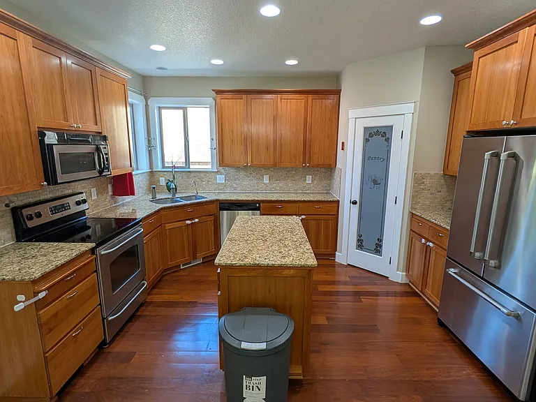 250 N Cole Ave — Photo 8