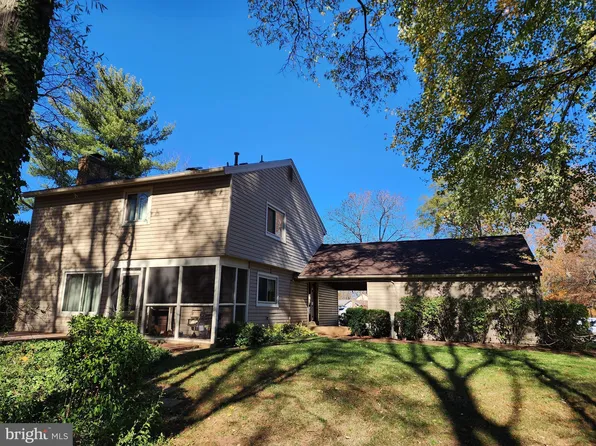 105 Willow Pl, Sterling, VA 20164