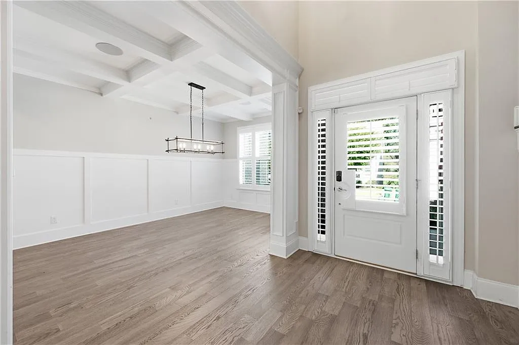 4 bed, 3.5 bath, 3569 sqft, $4,500 — Photo 2