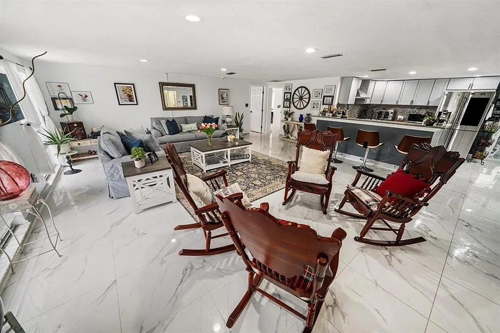 4 bed, 2.0 bath, 1519 sqft, $2,900 — Photo 3