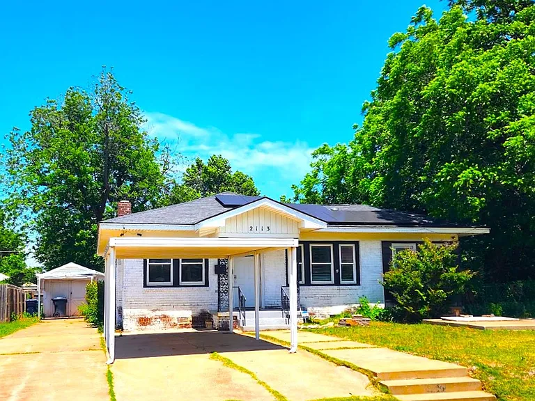 2113 NW 21st St — Photo 1