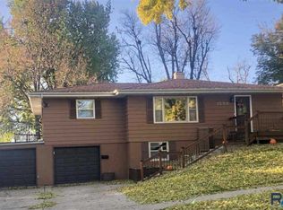 1509 E 32nd St, Sioux Falls, SD 57105