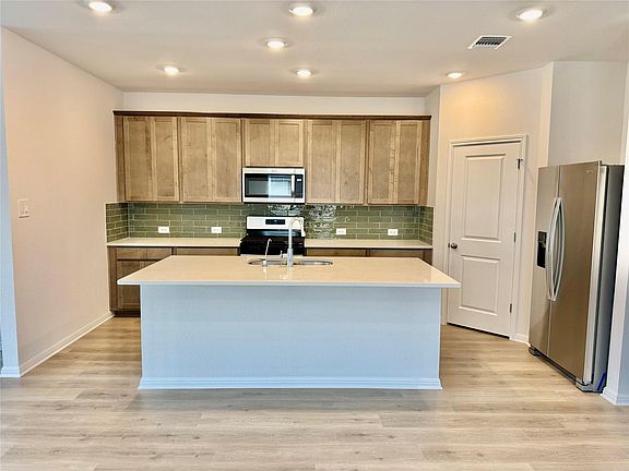 2nd image of 155 Boondoggle Rdg